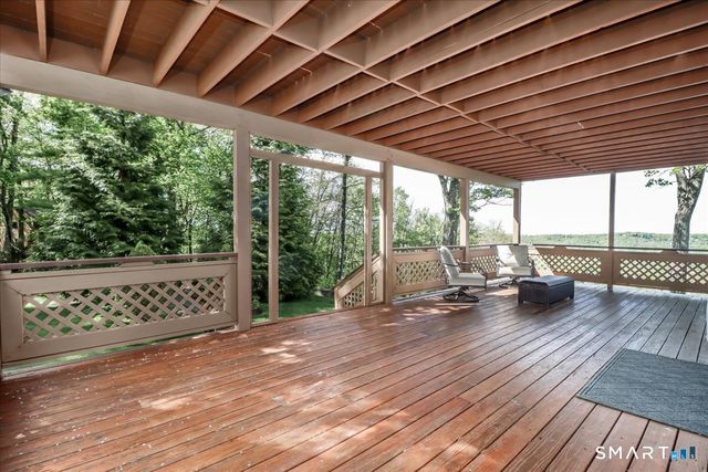 10 Hillcrest Court, Ridgefield, CT 06877