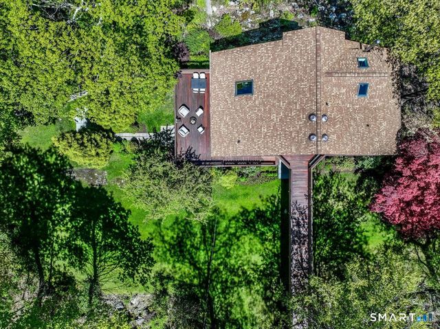 10 Hillcrest Court, Ridgefield, CT 06877