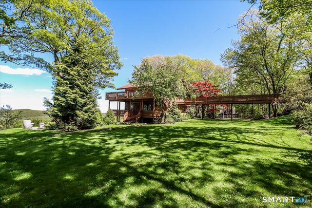 10 Hillcrest Court, Ridgefield, CT 06877