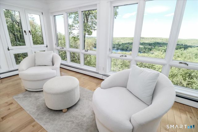 10 Hillcrest Court, Ridgefield, CT 06877