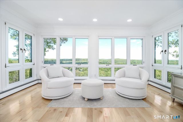 10 Hillcrest Court, Ridgefield, CT 06877