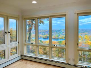 10 Hillcrest Court, Ridgefield, CT 06877