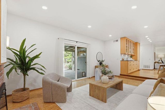 939 Poplar Avenue, Sunnyvale, CA 94086