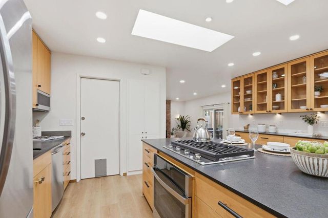 939 Poplar Avenue, Sunnyvale, CA 94086