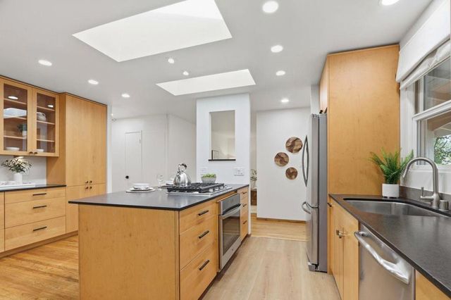 939 Poplar Avenue, Sunnyvale, CA 94086