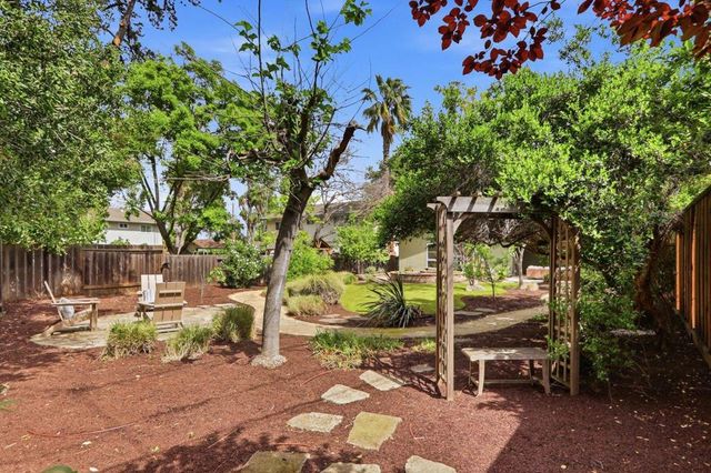 939 Poplar Avenue, Sunnyvale, CA 94086