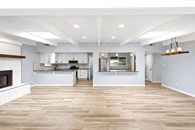 6860 Pocket Rd, Sacramento, CA 95831