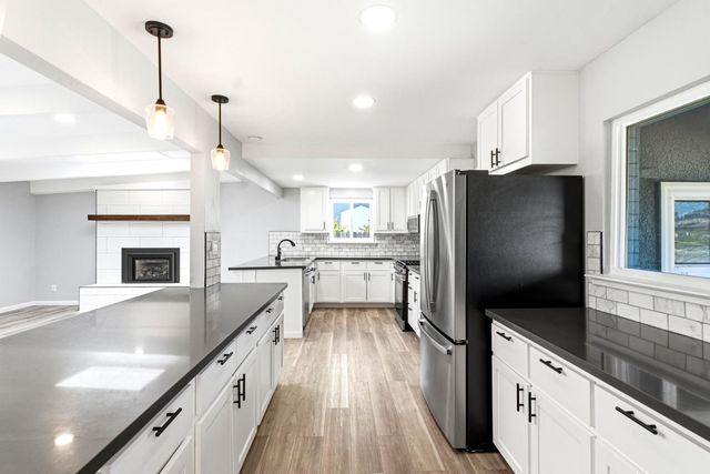 6860 Pocket Rd, Sacramento, CA 95831