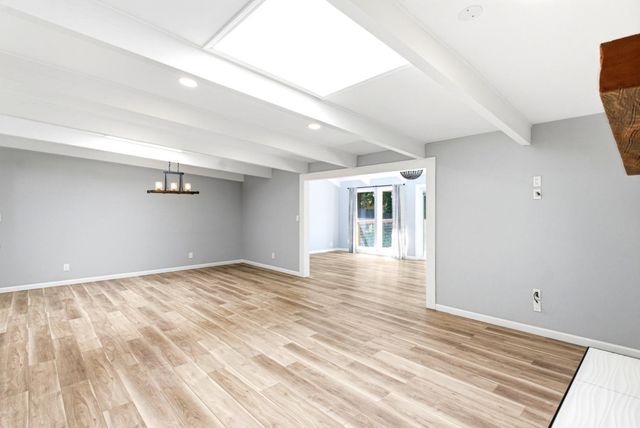 6860 Pocket Rd, Sacramento, CA 95831