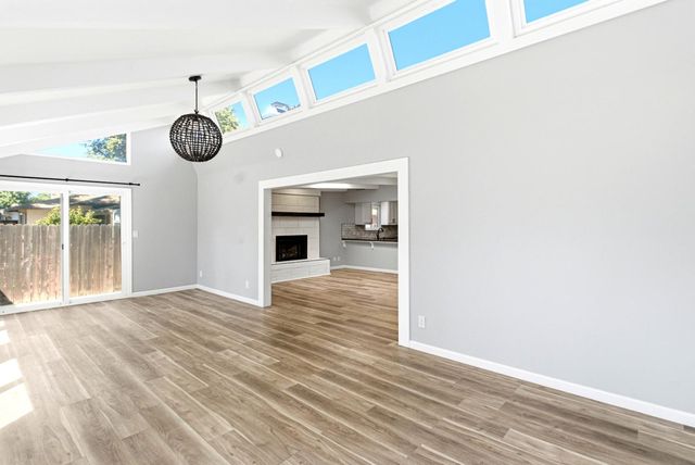 6860 Pocket Rd, Sacramento, CA 95831