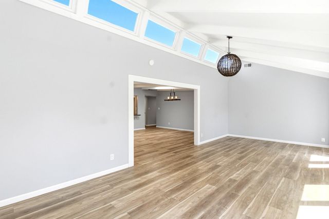 6860 Pocket Rd, Sacramento, CA 95831