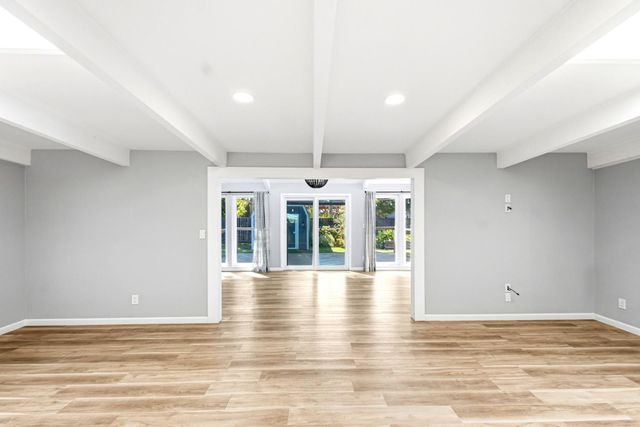 6860 Pocket Rd, Sacramento, CA 95831