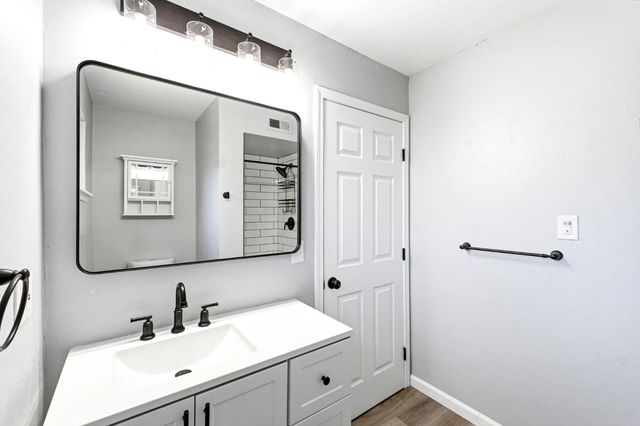 6860 Pocket Rd, Sacramento, CA 95831