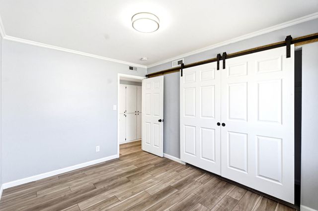6860 Pocket Rd, Sacramento, CA 95831