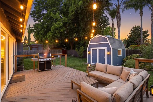 6860 Pocket Rd, Sacramento, CA 95831