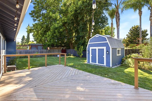 6860 Pocket Rd, Sacramento, CA 95831