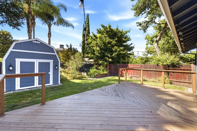 6860 Pocket Rd, Sacramento, CA 95831