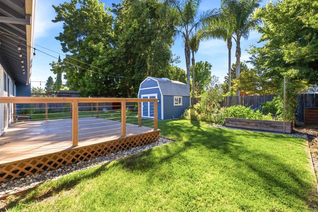 6860 Pocket Rd, Sacramento, CA 95831