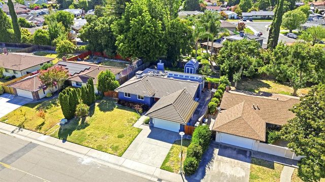 6860 Pocket Rd, Sacramento, CA 95831