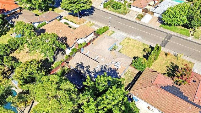 6860 Pocket Rd, Sacramento, CA 95831