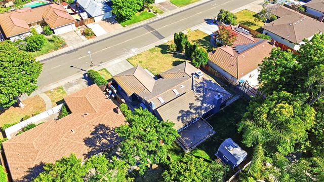 6860 Pocket Rd, Sacramento, CA 95831