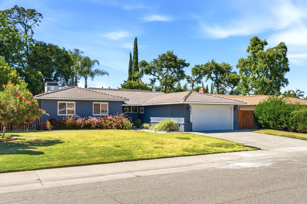 6860 Pocket Rd, Sacramento, CA 95831