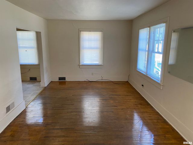 403 W CHERRY Street, Carbondale, IL 62901