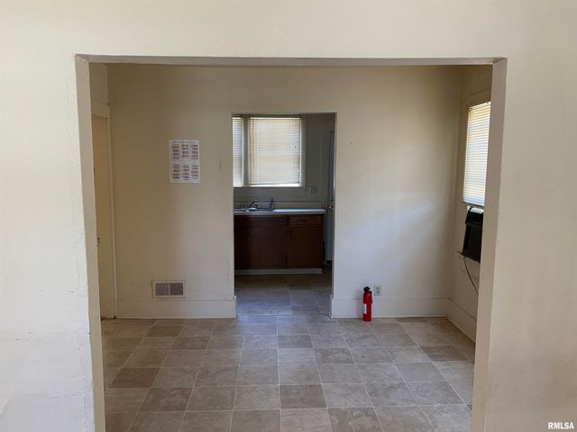 403 W CHERRY Street, Carbondale, IL 62901