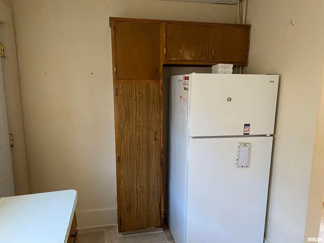 403 W CHERRY Street, Carbondale, IL 62901