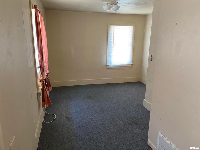 403 W CHERRY Street, Carbondale, IL 62901