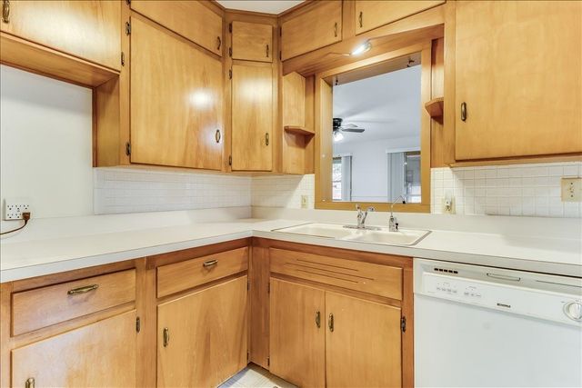 901 N El Paso Dr, Derby, KS 67037