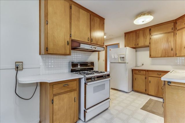 901 N El Paso Dr, Derby, KS 67037