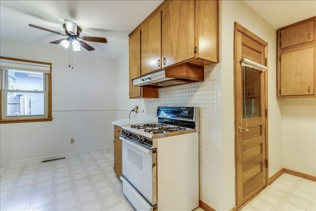 901 N El Paso Dr, Derby, KS 67037