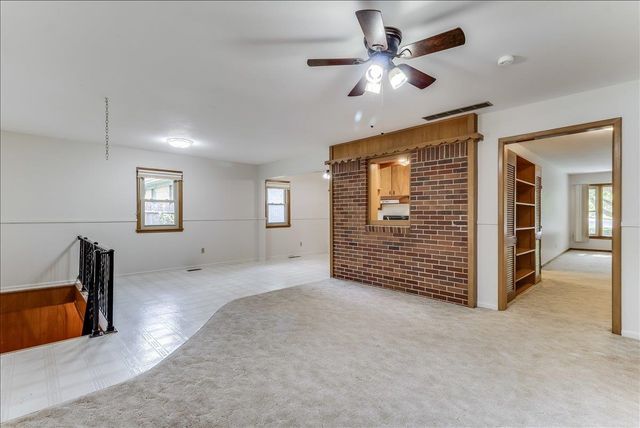 901 N El Paso Dr, Derby, KS 67037