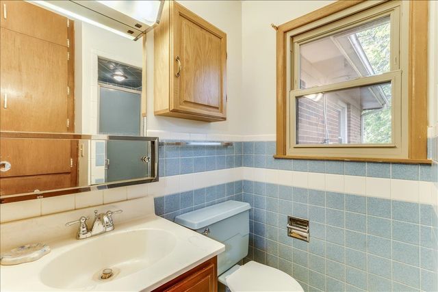 901 N El Paso Dr, Derby, KS 67037