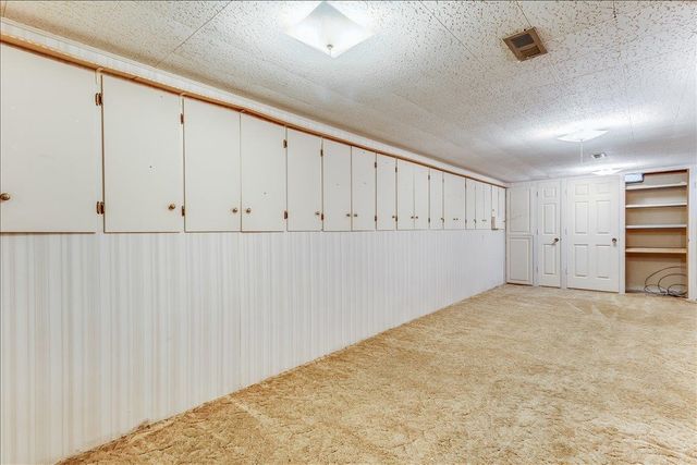 901 N El Paso Dr, Derby, KS 67037