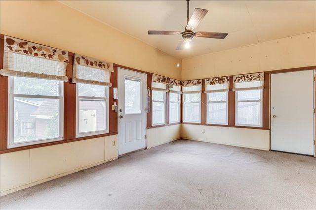 901 N El Paso Dr, Derby, KS 67037