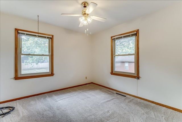 901 N El Paso Dr, Derby, KS 67037
