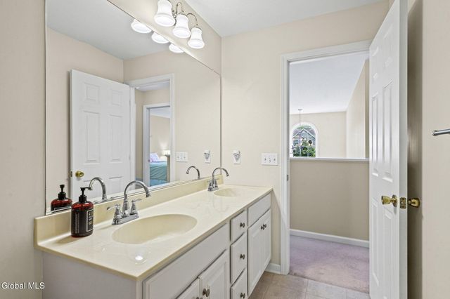 20 Berkshire Drive, Ballston Spa, NY 12020