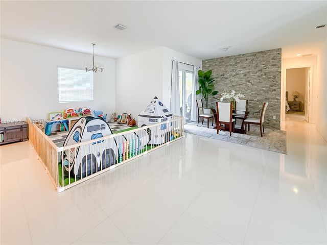 17931 SW 152nd Ave, Miami, FL 33187