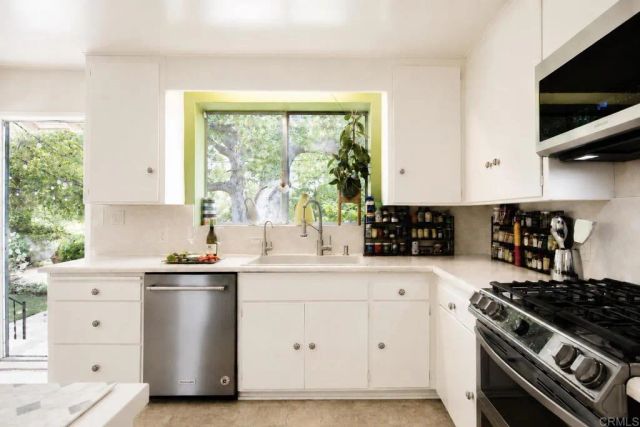 3290 Paloma Street, Pasadena, CA 91107
