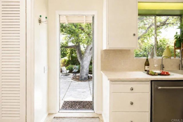 3290 Paloma Street, Pasadena, CA 91107
