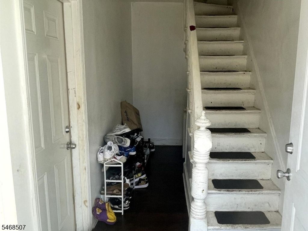 37 Lincoln Pl, Clifton City, NJ 07011 — photo 4