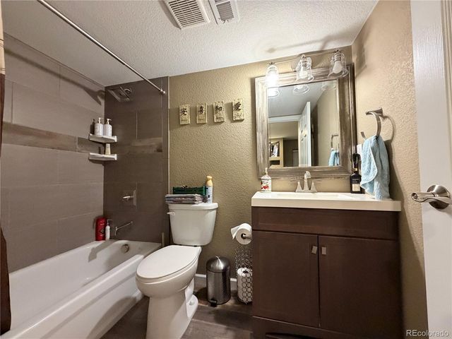 6897 S Riverwood Way, Aurora, CO 80016
