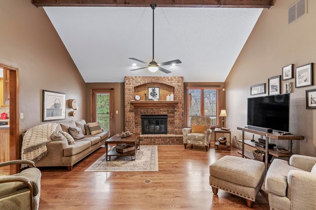 4890 S Wellington Drive, Springfield, MO 65810