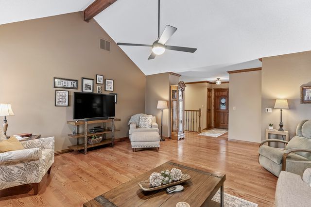 4890 S Wellington Drive, Springfield, MO 65810