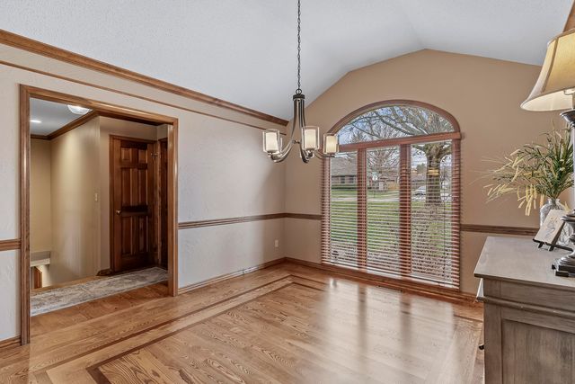 4890 S Wellington Drive, Springfield, MO 65810