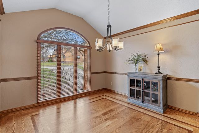 4890 S Wellington Drive, Springfield, MO 65810