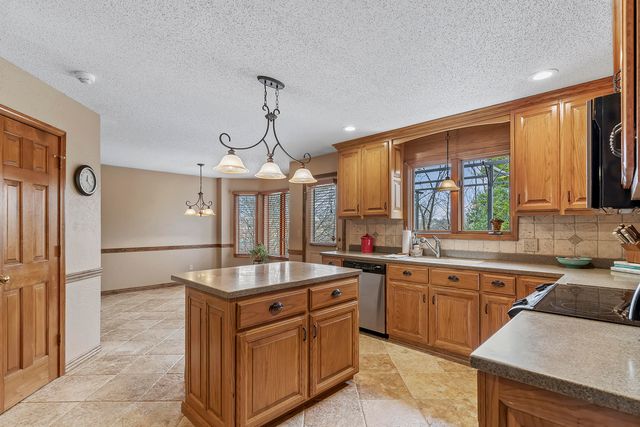 4890 S Wellington Drive, Springfield, MO 65810