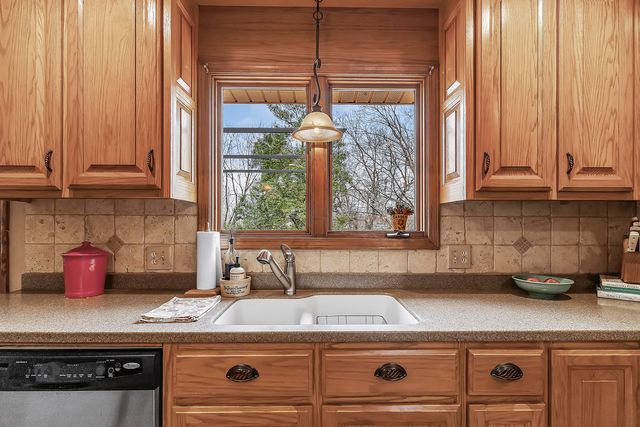 4890 S Wellington Drive, Springfield, MO 65810